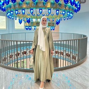 Meet your Posher, Dina